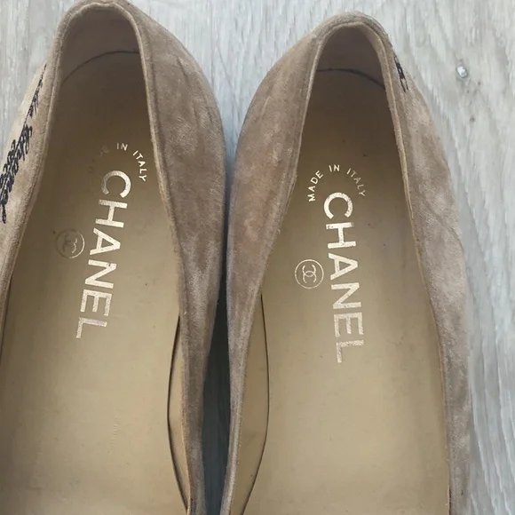 CHANEL Tan and Black Women's Shoes - Picture 7 of 16